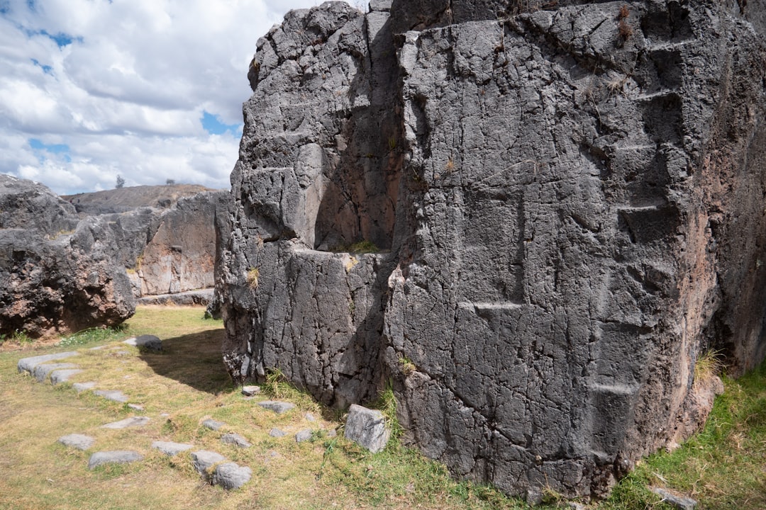 Viajeros en Sacsayhuamán Cusco Perú